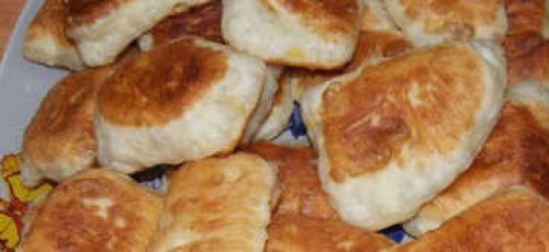 Постные пышки с яблоком и изюмом 